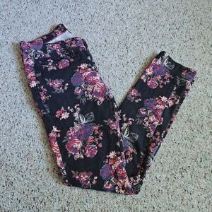 BDG Black and Red Floral Skinny Jeans 26x30 size 2